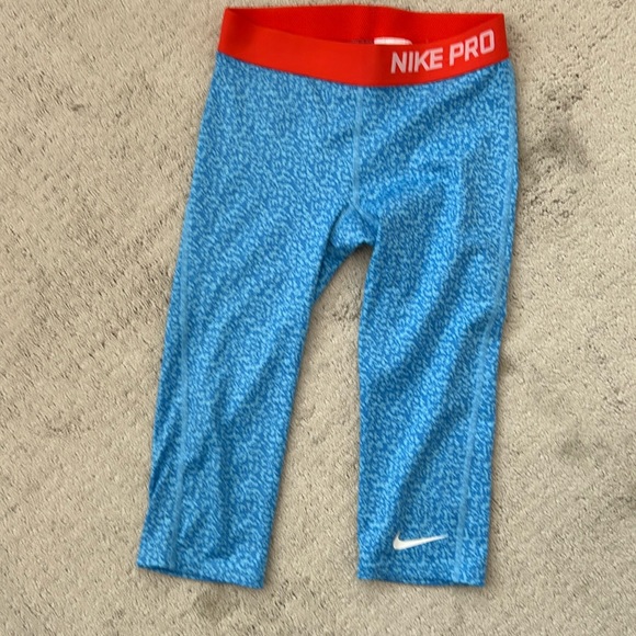 Nike Pro Capris - Picture 1 of 2